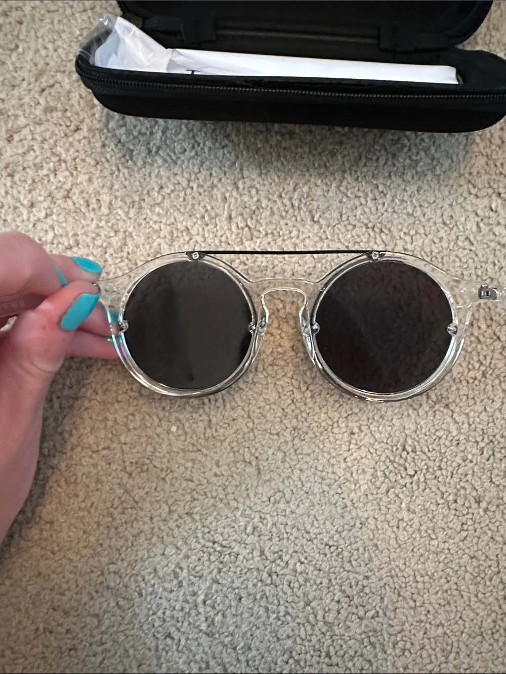 NWT Taxxon Clear frame round sunglasses
